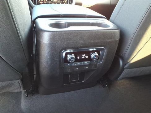 Used 2025 GMC Yukon Denali w/ Advanced Technology Package AWD/4WD image 18