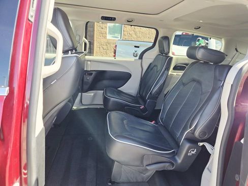 Used 2022 Chrysler Pacifica Limited image 13