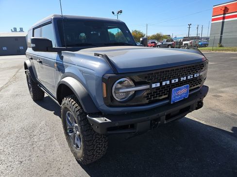 New 2025 Ford Bronco Badlands image 2