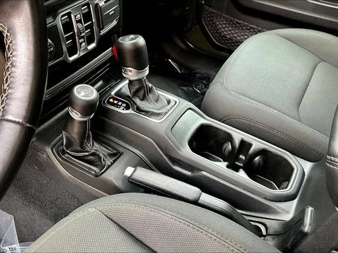 Used 2022 Jeep Wrangler Unlimited Sahara AWD/4WD image 20