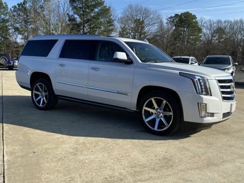 Used 2016 Cadillac Escalade ESV Premium image 3