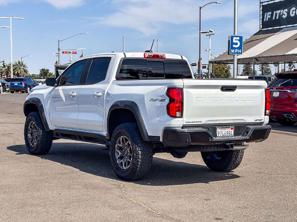 Used 2024 Chevrolet Colorado ZR2 w/ ZR2 Convenience Package III AWD/4WD image 2