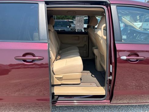 Used 2015 Kia Sedona LX w/ LX Convenience Package FWD image 17