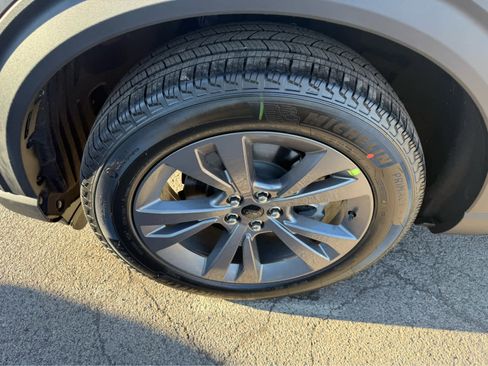 New 2026 Ford Explorer Active w/ Active Comfort Package image 4