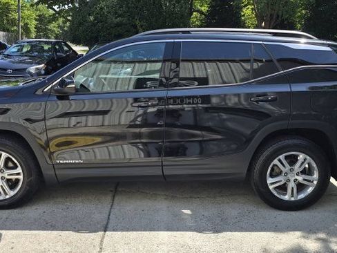 Used 2019 GMC Terrain SLE w/ Driver Convenience Package AWD/4WD image 2
