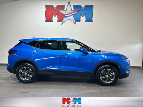 Used 2025 Chevrolet Blazer LT AWD/4WD image 1