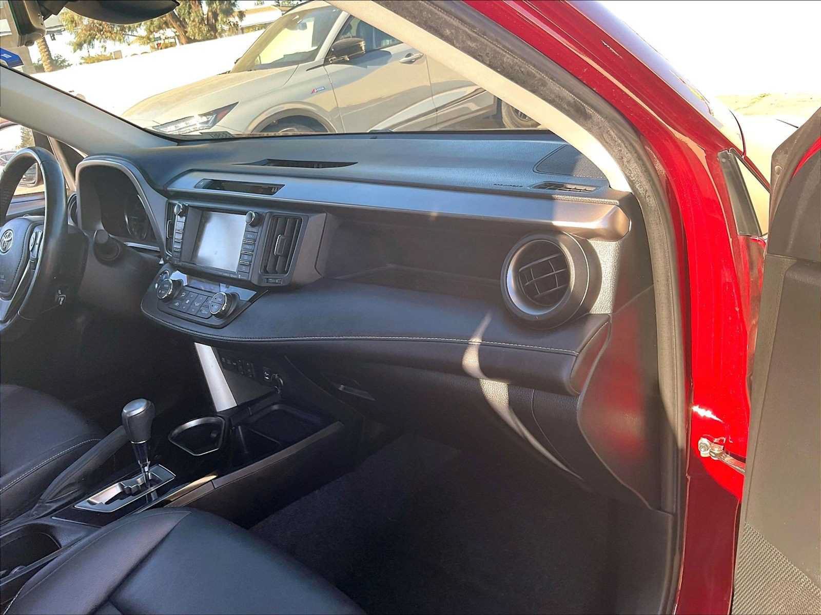 Used 2018 Toyota RAV4 Limited w/ Advanced Technology Package AWD/4WD image 17