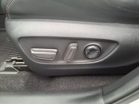 Used 2020 Toyota RAV4 XLE Premium image 14