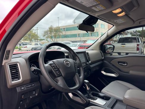 Used 2024 Nissan Frontier SV w/ SV Convenience Package image 9