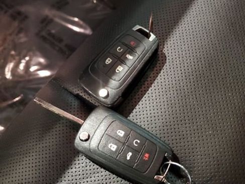 Used 2016 Chevrolet Equinox LTZ w/ Enhanced Convenience Package image 30