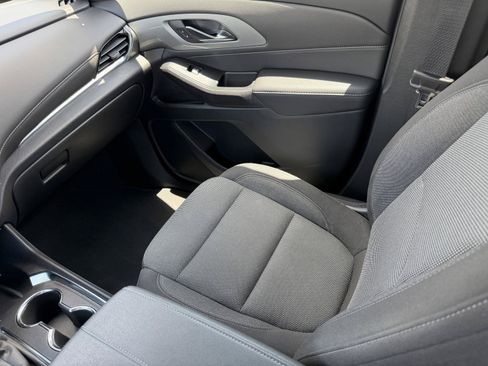 Used 2023 Chevrolet Traverse LT FWD image 19