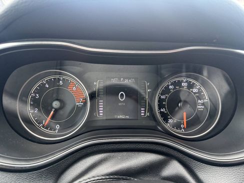 Used 2019 Jeep Cherokee Latitude Plus w/ Cold Weather Group AWD/4WD image 7