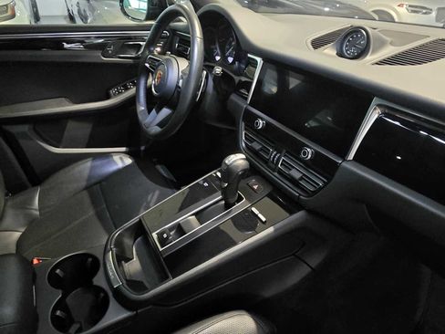 Used 2024 Porsche Macan AWD/4WD image 11