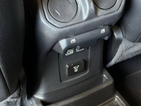Used 2021 Jeep Wrangler Unlimited Sahara AWD/4WD image 14