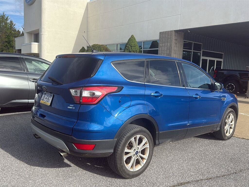 Used 2017 Ford Escape SE AWD/4WD image 4