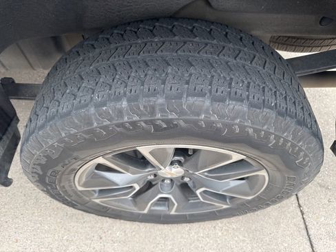 Used 2023 Chevrolet Silverado 1500 LT image 2