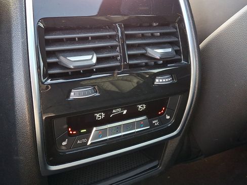 Used 2025 BMW X5 xDrive50e image 11