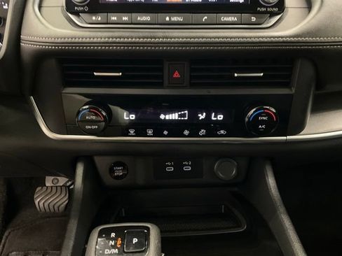 Used 2025 Nissan Rogue SV FWD image 19