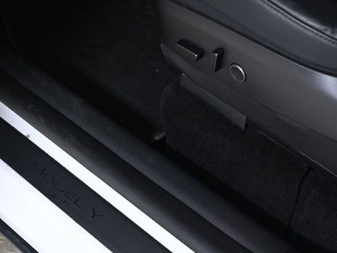 Used 2022 Tesla Model Y Performance image 18