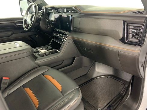 Used 2024 GMC Sierra 2500 AT4 w/ AT4 Preferred Package image 15