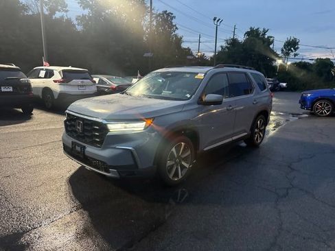 Used 2023 Honda Pilot Touring image 3