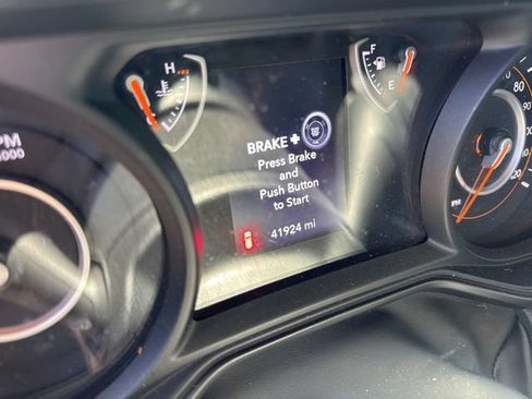 Used 2024 Jeep Wrangler Unlimited Sport AWD/4WD image 11