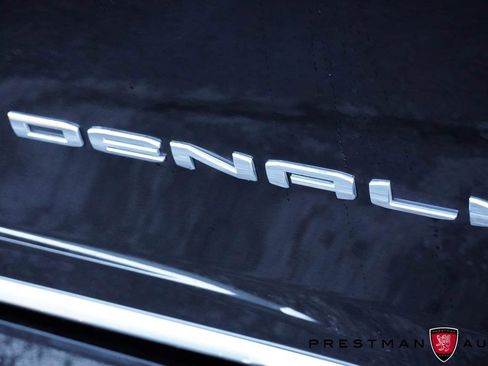 Used 2021 GMC Yukon XL Denali w/ Denali Premium Package image 3