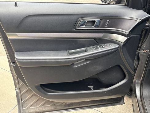 Used 2018 Ford Explorer XLT w/ Equipment Group 202A AWD/4WD image 15