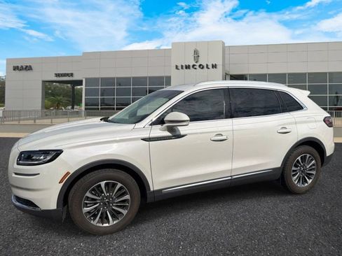 Used 2022 Lincoln Nautilus FWD w/ Premium Package image 7