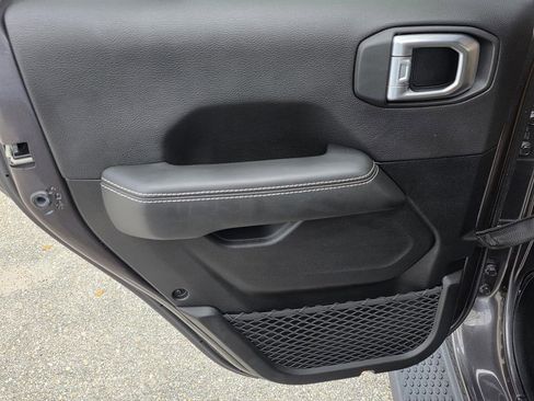 Used 2021 Jeep Wrangler Unlimited Sahara image 35