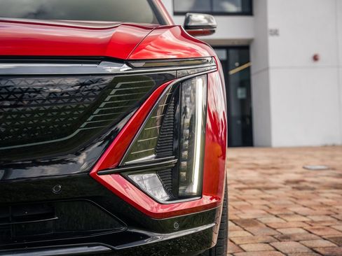 Used 2024 Cadillac Lyriq Sport RWD image 10