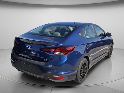 Used 2019 Hyundai Elantra SE FWD image 4