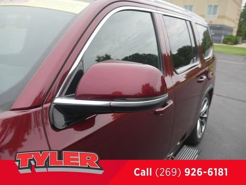Used 2022 Jeep Wagoneer Series III w/ Premium Group I AWD/4WD image 11