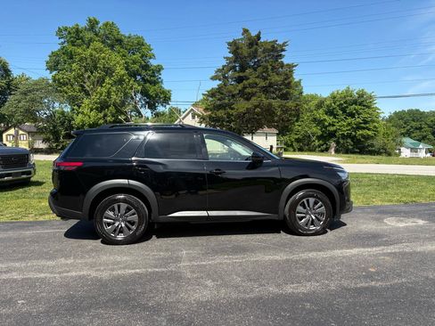 Used 2025 Nissan Pathfinder SV FWD image 6