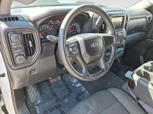 Used 2022 Chevrolet Silverado 1500 Custom Trail Boss w/ LPO, Dark Essentials Package AWD/4WD image 9