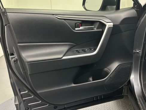 Certified 2019 Toyota RAV4 XLE w/ Convenience Package AWD/4WD image 16