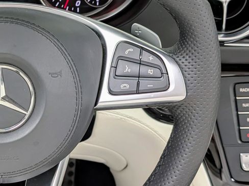Used 2017 Mercedes-Benz SL 550 image 39