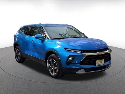 Used 2025 Chevrolet Blazer LT image 3