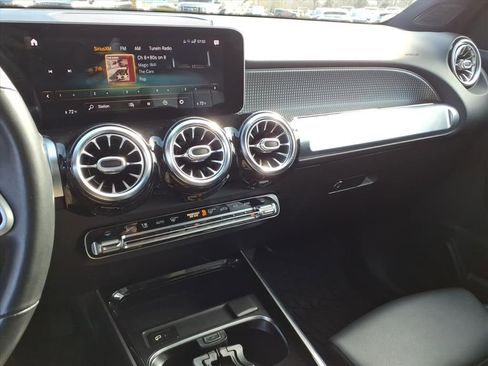 Used 2021 Mercedes-Benz GLB 250 4MATIC image 25