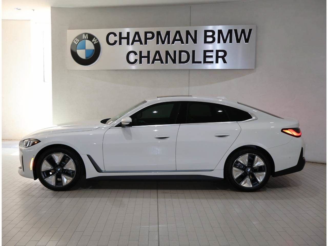 New 2026 BMW i4 eDrive40 w/ Parking Assistance Package RWD image 3