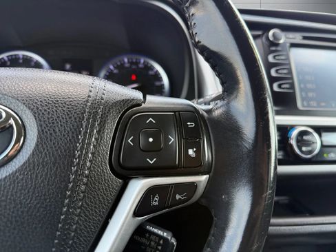 Used 2019 Toyota Highlander SE AWD/4WD image 29