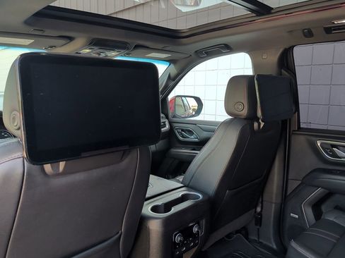 Used 2021 Chevrolet Tahoe RST w/ Luxury Package AWD/4WD image 14