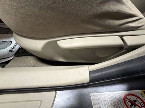 Used 2013 Toyota Corolla L image 12