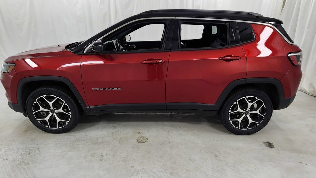 Used 2025 Jeep Compass Limited AWD/4WD image 6