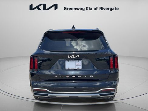 Used 2022 Kia Sorento S FWD image 4