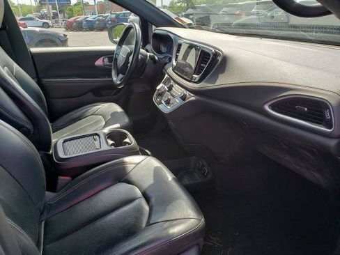 Used 2021 Chrysler Pacifica Touring-L w/ S Appearance Package FWD image 19
