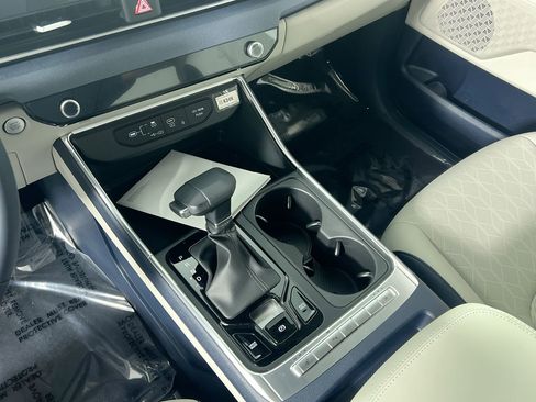 New 2026 Kia Carnival EX FWD image 22