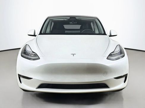 Used 2022 Tesla Model Y Long Range AWD/4WD image 2