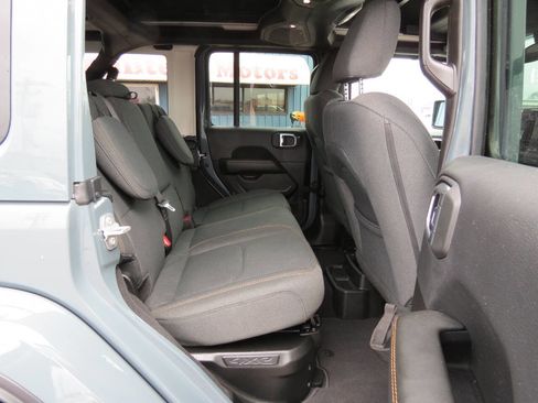 Used 2025 Jeep Wrangler Unlimited Sahara w/ Safety Group image 9