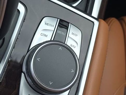 Used 2020 BMW 750i xDrive w/ Luxury Rear Seating Package image 39